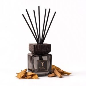 Tahiti Scents "Leather & tobacco" home fragrance with its scent notes